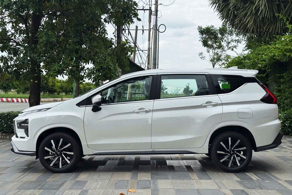Thân xe Mitsubishi Xpander nhìn ngang
